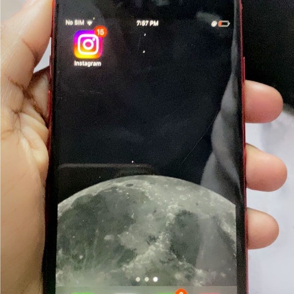 iPhone 7 , Red - Picture 3 of 4